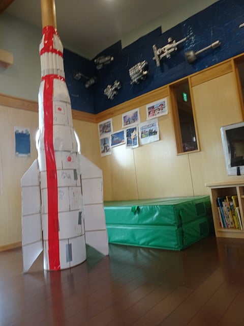 ガラクタ宇宙船とロケット